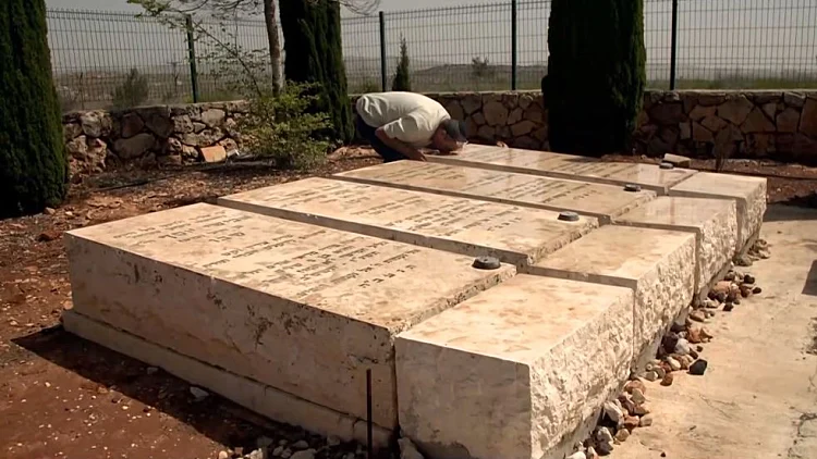 "אפשר לקום מזה": בועז שאיבד את אשתו ו-3 מילדיו בפיגוע בוחר בחיים