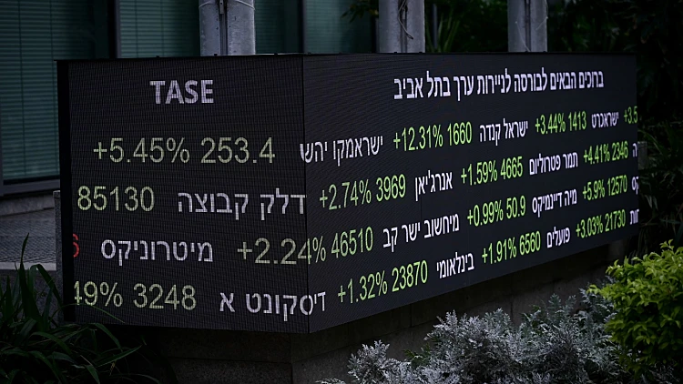 ברקע העסקה: הבורסה מזנקת, השקל בשיא של 3 שנים