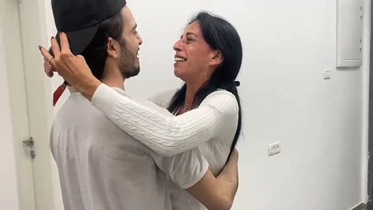 "חיים שלי, אתה גיבור!": החיבוק המרגש של עינב ומתן - אחרי שנתיים