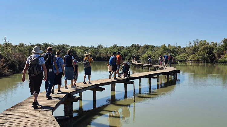 מטיילים בשמורת הטבע עין אפק
