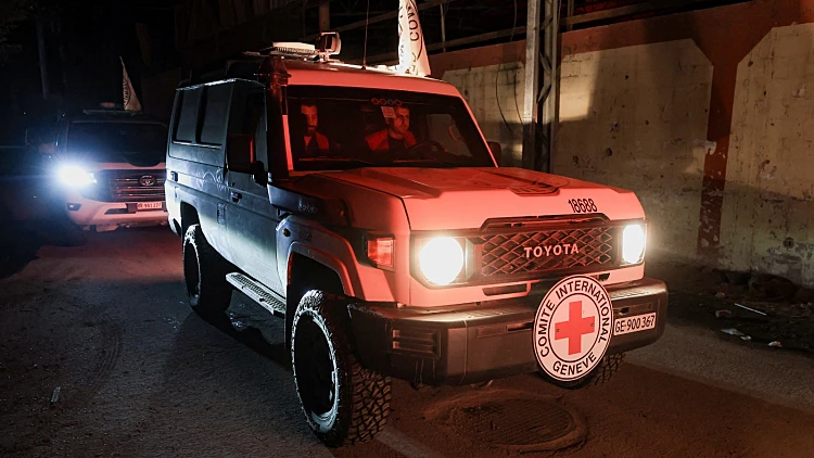 בדרך לזיהוי: שני חטופים חללים הושבו לישראל