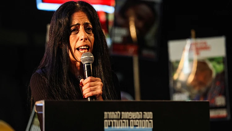 עינב צנגאוקר בעצרת בכיכר החטופים