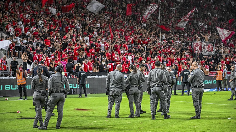 שוטרים בדרבי באצטדיון בלומפילד