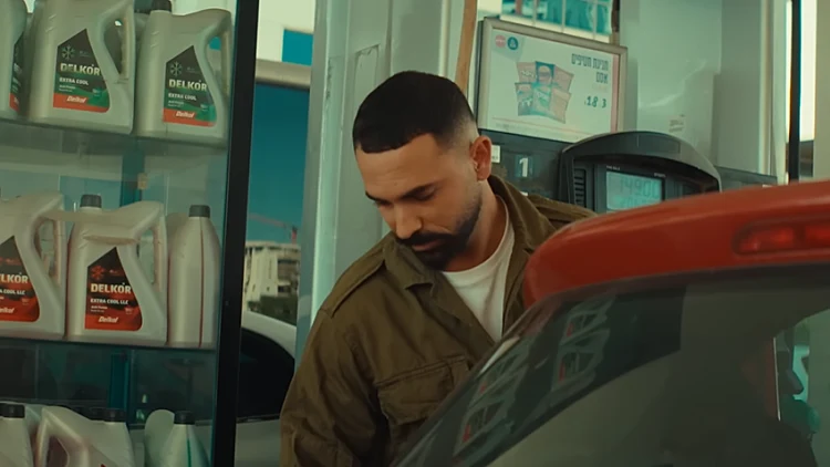 יובל לוי בקליפ "בעזרת השם" של כפיר צפריר