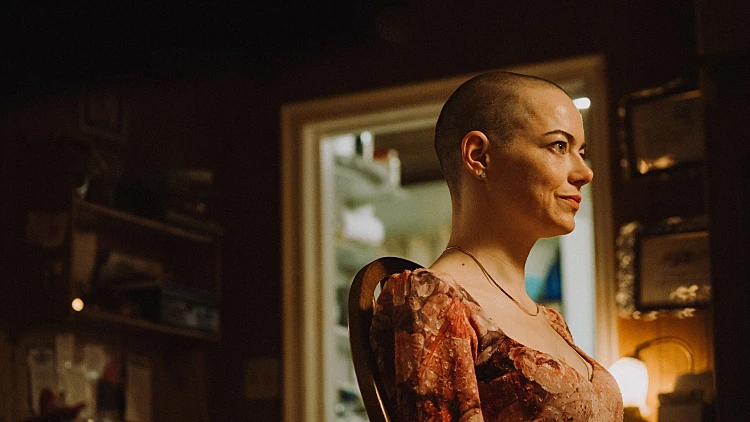 אמה סטון ב"בוגוניה"