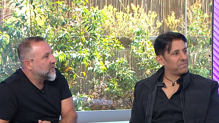 "אשתי אמרה: 'אתה חייב לשיר', מאז החיים שלנו השתנו"