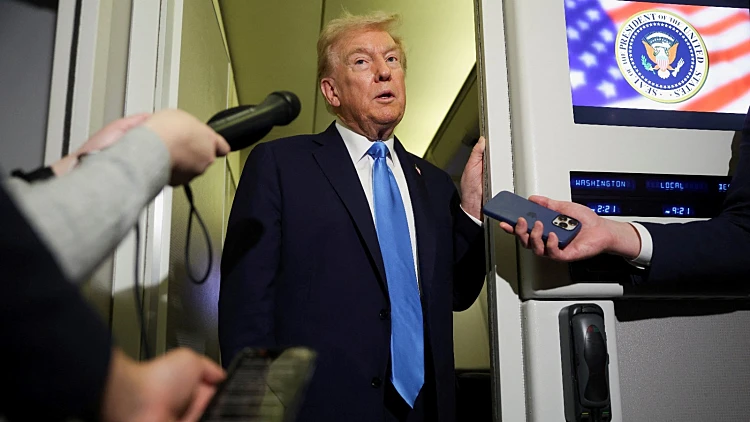 טראמפ בדד-ליין של 48 שעות לחמאס: "עוקב אחר נושא החללים"