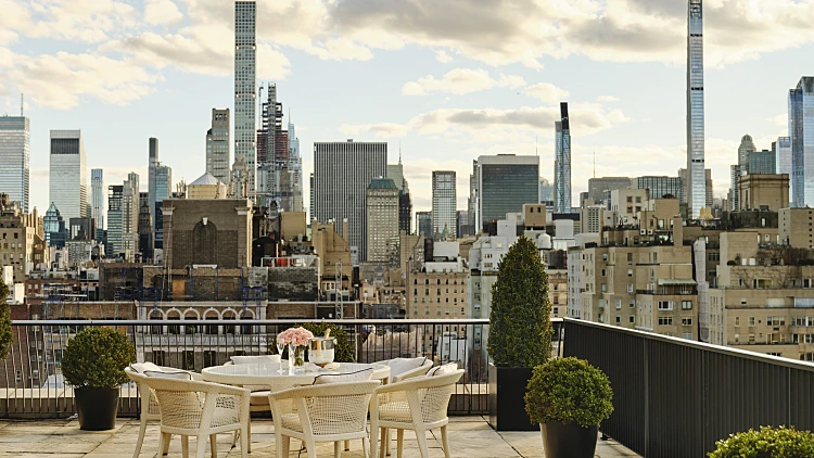 אפר איסט סייד ניו יורק ממרפסת מלון "The Mark"