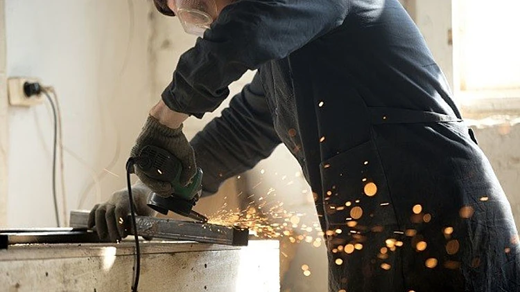 מחפשים להבין כמה עולה התקנת סורג כיום? | רשת 13