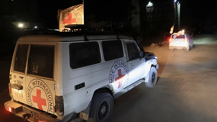 בדרך לזיהוי: שלושה ארונות של חטופים חללים הושבו לישראל