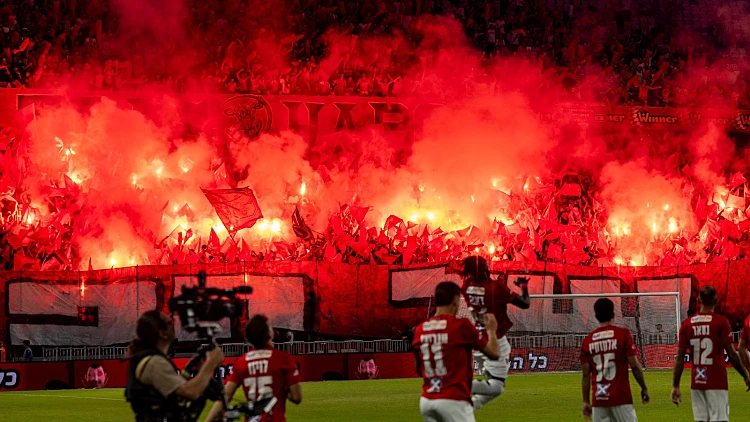 הלילה של הפועל ת"א: אחרי 12 שנה - בלומפילד נצבע באדום