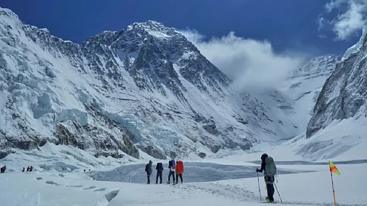 בעקבות סופת שלגים חריגה: כ-100 מטיילים ישראלים חולצו מנפאל
