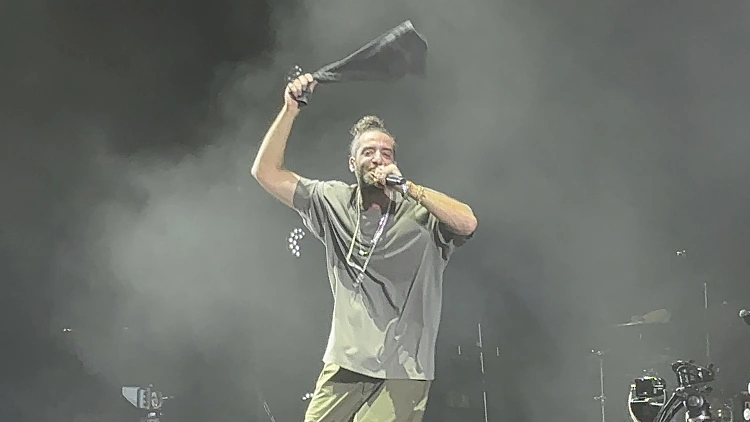 הקהל במופע של טונה לא נתן לו לנשום, והוא לא נתן להם לנוח