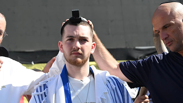 התפילה של בר קופרשטיין בכיכר החטופים: "בשבי עברתי טלטלה"