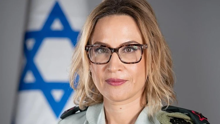 מהפסגה - למעצר: עלייתה ונפילתה של הפצ"רית האלופה הראשונה