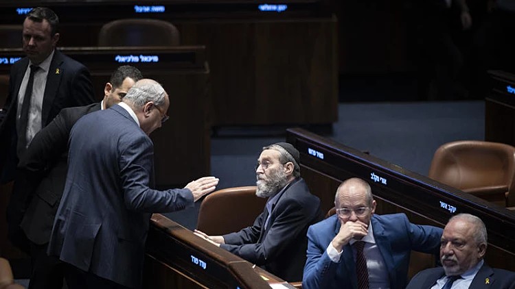 מהומות בכנסת במהלך בליץ חקיקה: "כל מי שתומך בפצ"רית - החוצה"