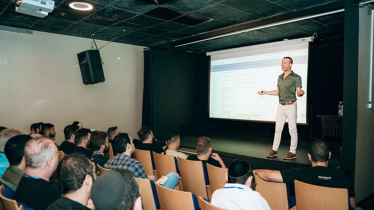 "כל מכשול הוא הזדמנות וכל קושי הוא קרקע לצמיחה"