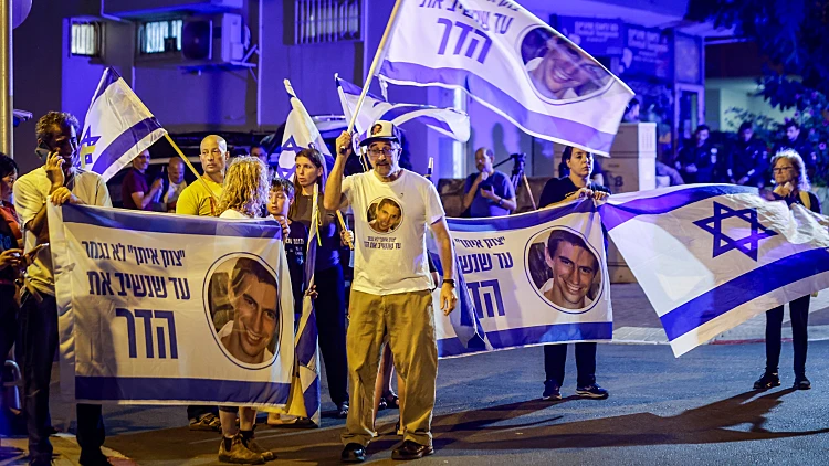 חמאס: איתרנו את החלל החטוף הדר גולדין; זמיר הגיע לבית המשפחה