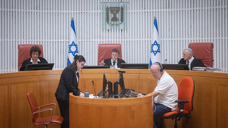 "אין מקום למי שקורא לסרבנות": השיחה הטעונה בין שופטי העליון