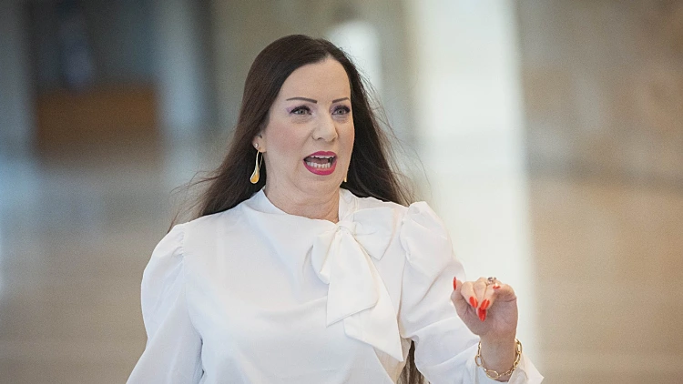 גוטליב הוצאה מהדיון; עמית: "אין תופעה כזאת באף בימ"ש בעולם"