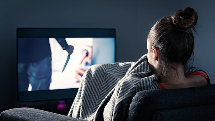 מחפשים סדרה לסופ"ש? המלצות צפייה מושלמות למזג האוויר הסוער