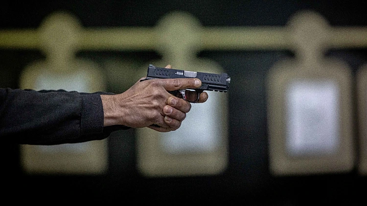 ישראל מתחמשת: שנתיים לרפורמה - מי מקבל נשק בלי שאיש שם לב?