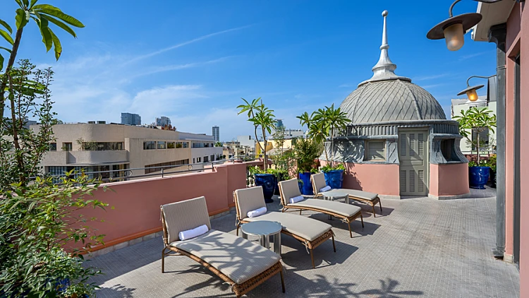 כיפה כסופה ובתוכה ג'קוזי: הושק רשמית המלון שחוגג 100 שנים