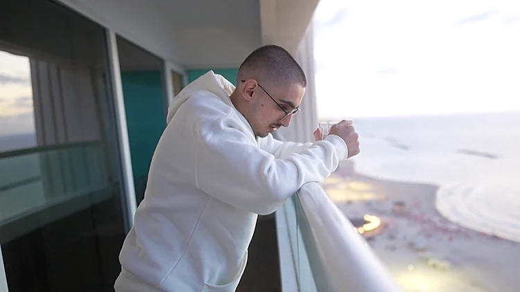 "התגובות הרעות שלכם פוגעות בי": אחרי הפוסט שהעלה - רום מגיב