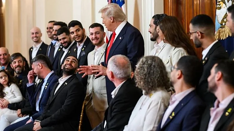 טראמפ לשורדי השבי בבית הלבן: "אתם כבר לא חטופים - אתם גיבורים"