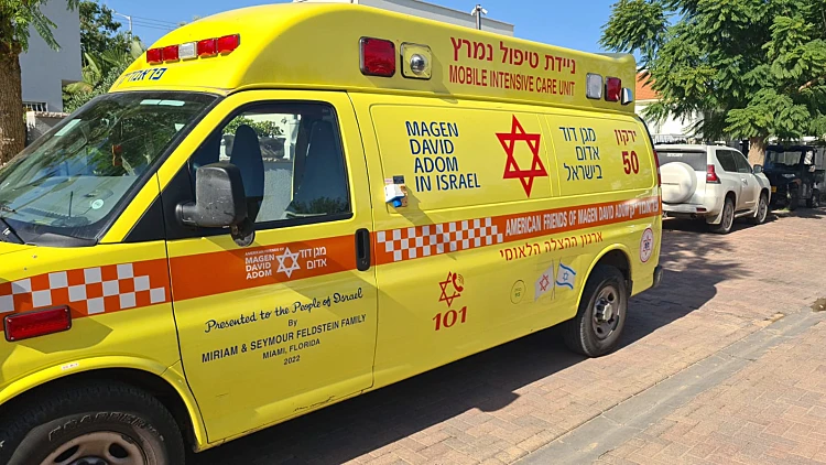 אסון בשרון: גבר בן 41 נהרג מפגיעת עץ שקרס