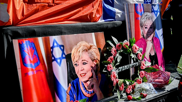 טקס האשכבה למרים פיירברג באצטדיון נתניה