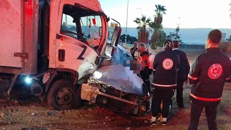 זירת התאונה בכביש 1 סמוך לצומת אלמוג