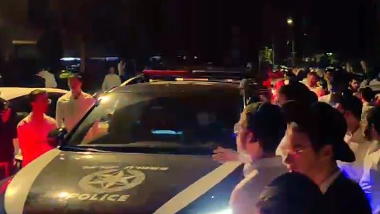 עימותים בבני ברק: מ"צ ניסתה לעצור עריק, חרדים הפכו ניידת