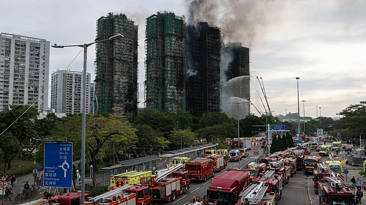 עלה ל-83 מניין ההרוגים בשריפה בהונג קונג, יותר מ-300 נעדרים