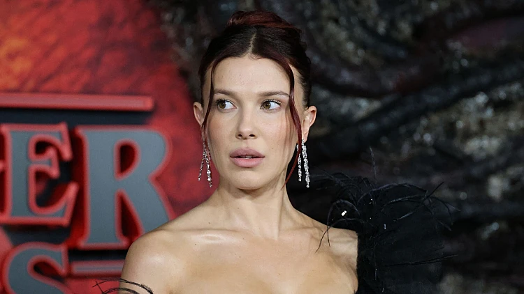 מילי בובי בראון בפרמיירת העונה החמישית של "דברים מוזרים"