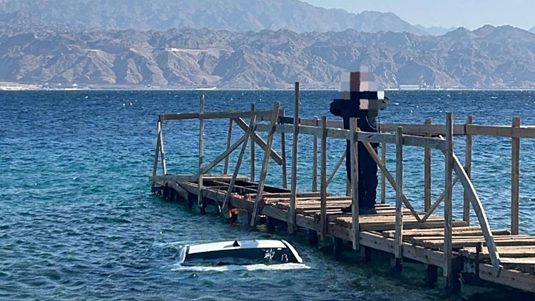 רכב התדרדר לים: זירת התאונה החריגה באילת