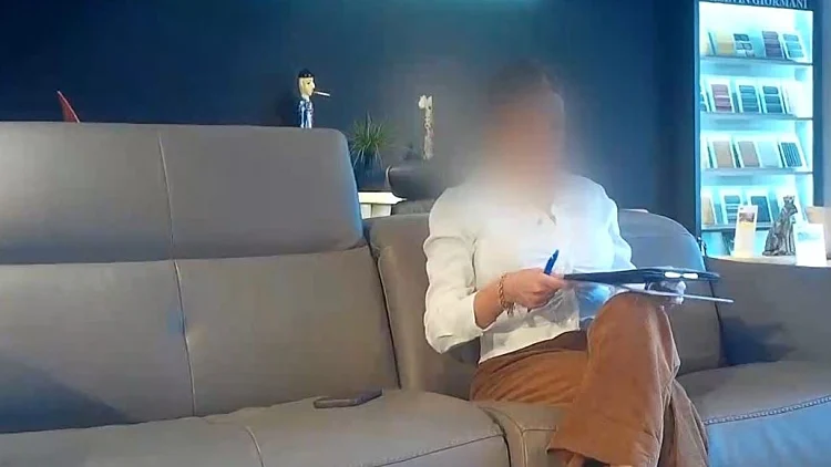 "לא לתת הנחה": עובדים ברשת רהיטים תיעדו לקוחות בלי ידיעתם