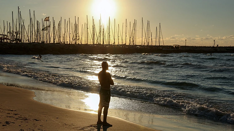 במקום שיא החורף - חום ואובך בפברואר. האם הגשם יחזור בקרוב?