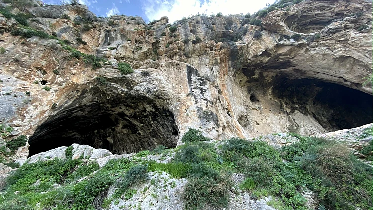 מחסה מפני הגשם: 4 מסלולי טיול לא שגרתיים לכל המשפחה