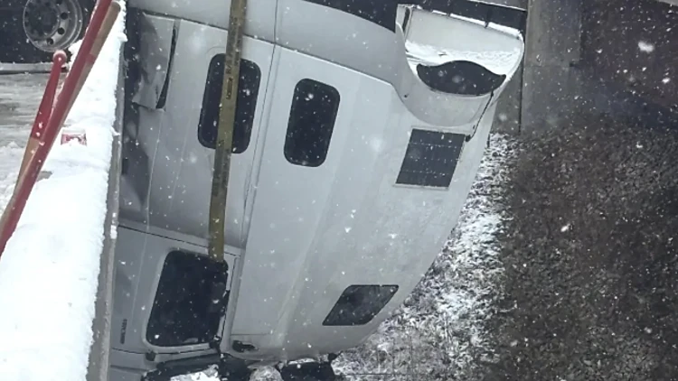 חילוץ נהג המשאית