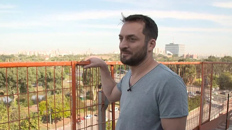 "סיפור סינדרלה": גורו ההשקעות חושף איך הפך ממובטל לעשיר מופלג