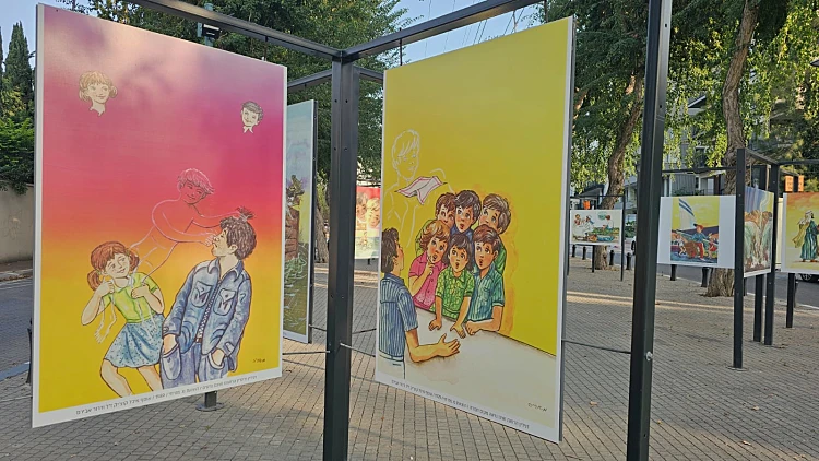 איורים של אריה מוסקוביץ בגלריית החוצות בשדרת ויצמן ברמת השרון