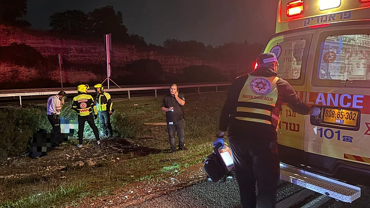 תאונה טרגית בכביש 6: צעיר כבן 20 נהרג מפגיעת רכב סמוך לבנימינה