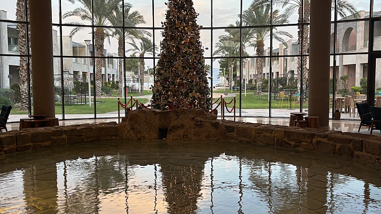 חנו-כריסמס במלון מגדלה על שפת הכנרת