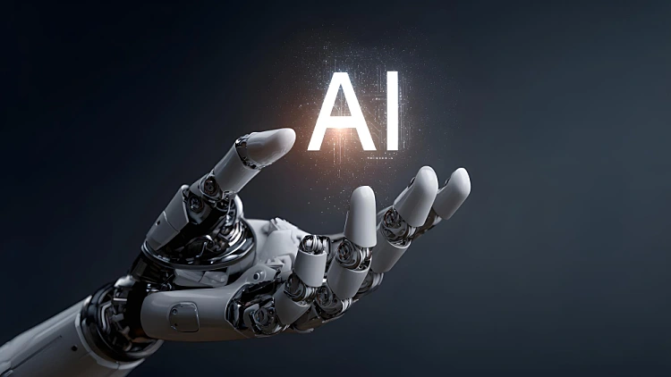 מה מחפש העולם במעצבים של 2025? רמז: זה לא מה שלימדו פעם | רשת 13