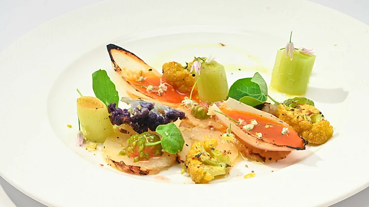 קולורבי צלוי על האש: המתכון למנת האודישן של עמנואל פרס