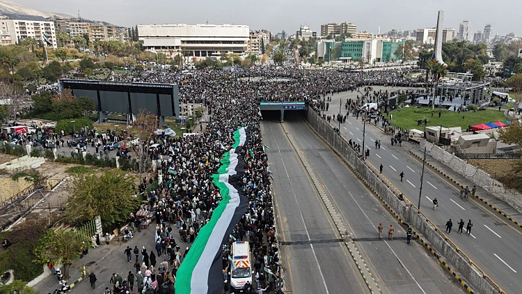 שנה לנפילת אסד: בסוריה חגגו את יום ההפיכה שהפילה את הרודן
