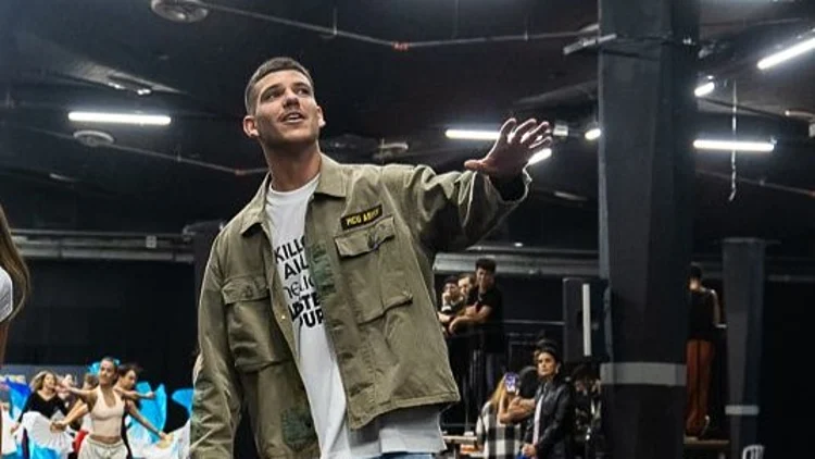 "הנוסעים מופתעים": הזמר המצליח שמגיע ברכבת להופיע בפסטיגל