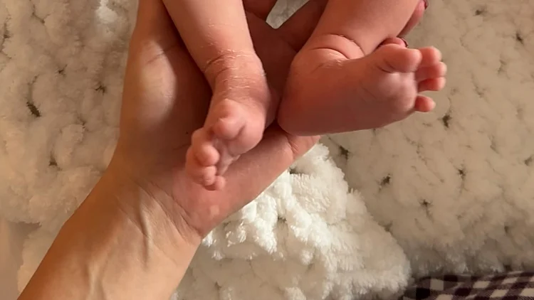 כוכבת "אהבה חדשה" ילדה בת בכורה: "מגשימת החלומות שלי"