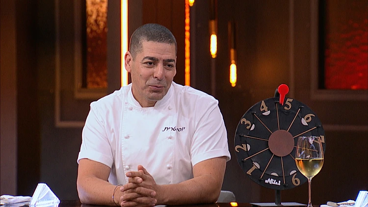 "אסף כתב דו"ח מפורט, עד לרמת השרוכים בנעליים של המלצרים"